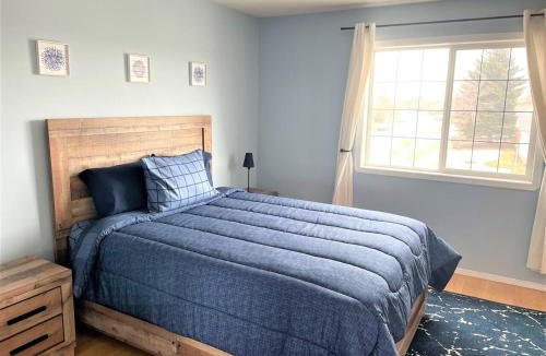 Camrose House | Spacious Duplex