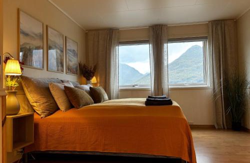 Botnhamn Villa | Spacious Waterfront Gem - Panoramic View - Terrace