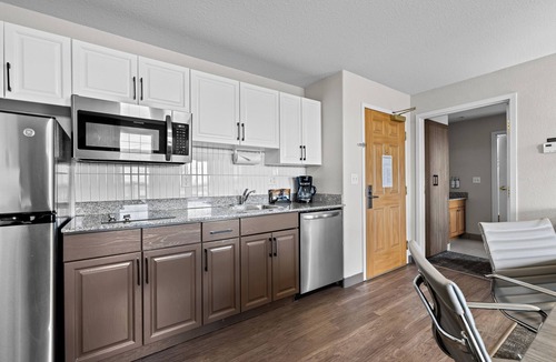 Calgary Hotel | Staybridge Suites Calgary Airport by IHG