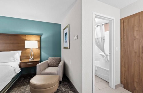 Calgary Hotel | Staybridge Suites Calgary Airport by IHG