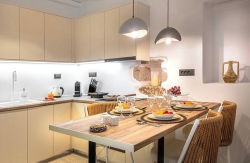 Tripiti House | Stema Suite 1