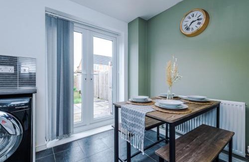Chorlton-on-Medlock House | Steps from O2 Apollo, Ox road