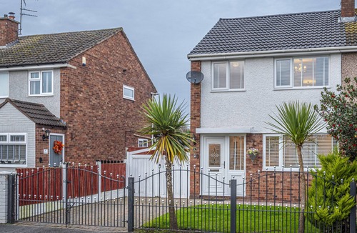 Blacon House | Stylish 2 bedroom house in quiet suburb of Chester Sleeps 6 by Restfully