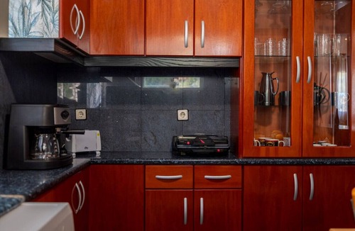 Lambi House | Sun & Waves Beachfront Suite