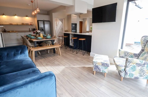 Penrhyn Bay Cottage | TAN Y FRON, pet friendly, country holiday cottage in Penrhyn Bay