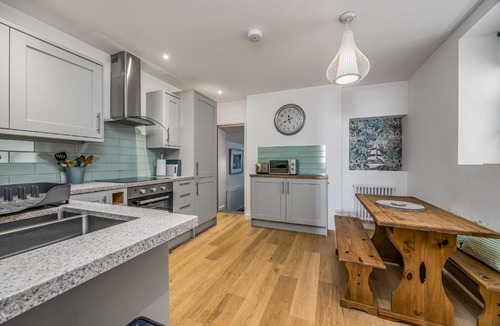 Bognor Regis Apartment | Tasteful, Seafront Family Flat - Pass the Keys