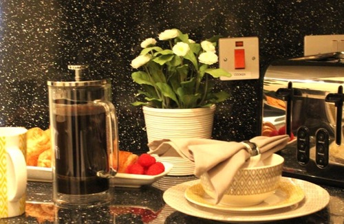 Wrexham Apartment | The Lower Gathering - Wrexham Town Centre - Sleeps Up To 10