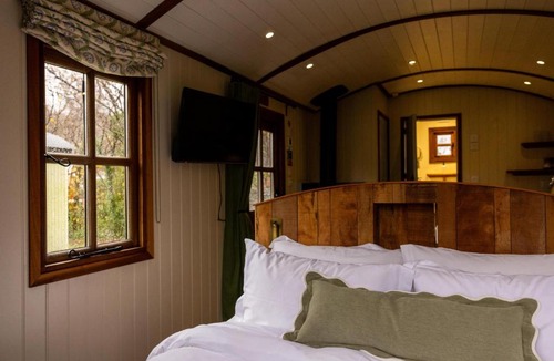 Hambledon Hotel | The Merry Harriers Pub