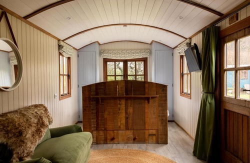 Hambledon Hotel | The Merry Harriers Pub