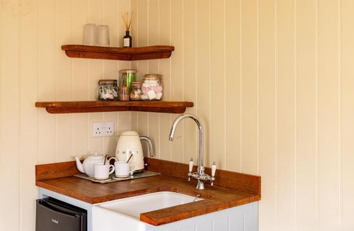 Hambledon Hotel | The Merry Harriers Pub
