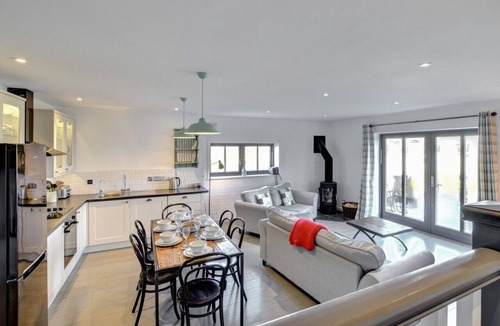 Woodbridge House | The Owls at Oxley - Five Bedroom House, Sleeps 10