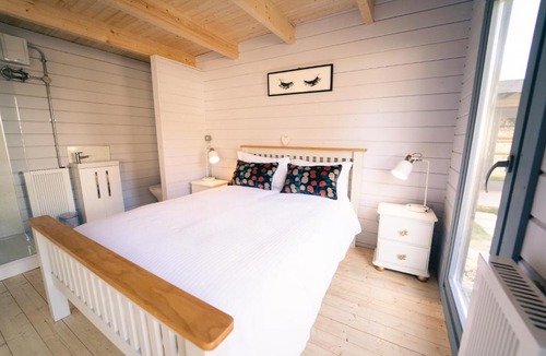 Cromer House | The Snug, Cromer, a short walk to the beach.