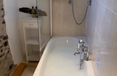 Llanycil House | Tithe Barn 2 - Abercelyn Cottages - Llanycil - Bala - LL23 7YF - UK