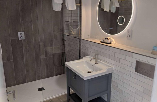 Par Hotel | Trenython Manor