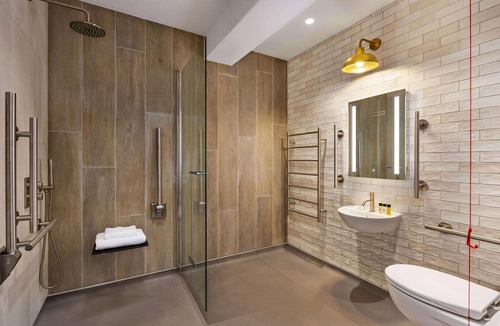 Par Hotel | Trenython Manor