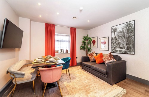 Hope Street Apartment | Two Bedroom Apartment 207 (Sleeps 7)