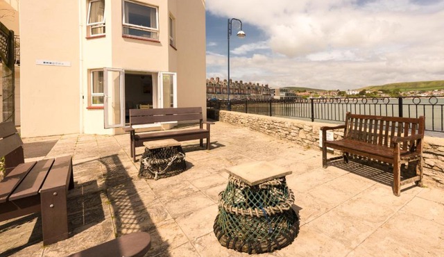 1 Quayside Court