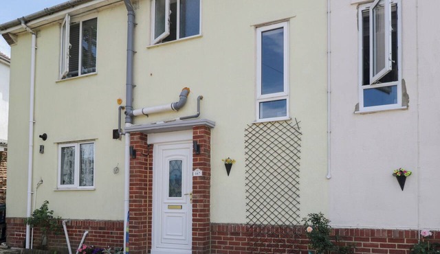167 LEYBOURNE AVENUE, pet friendly, with a garden in Bournemouth