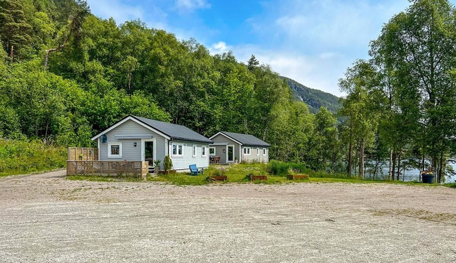 2 bedroom awesome home in Lavik