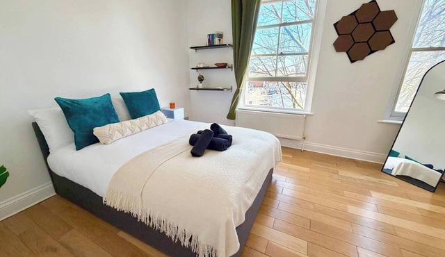 2 Bedroom Flat, Hackney Central.