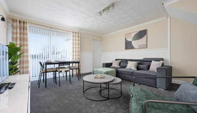 2BR · Sleeps 6 · Parking · Near Linlithgow Palace