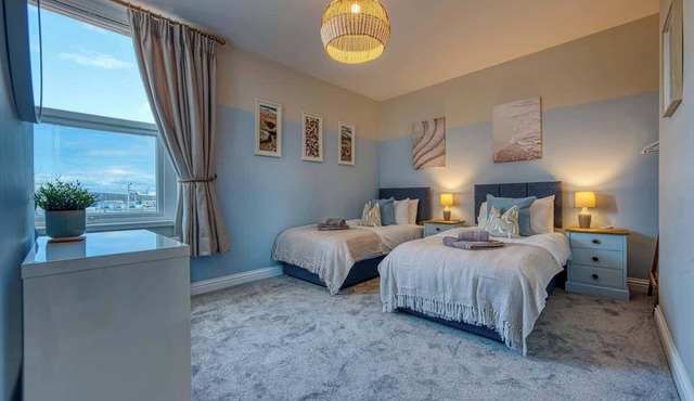 2BR Stylish, Cosy & Chic Coastal House with Garden