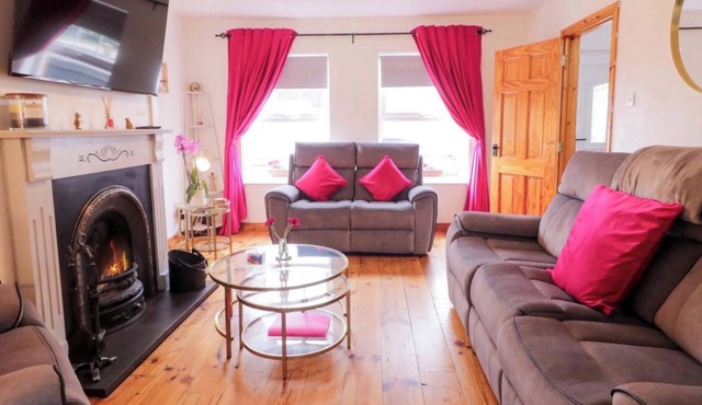 3 Bedroom Family Holiday Home in Portrush, close to Seaside, Pet free