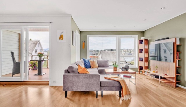 4 bedrooms appartement with fantastic view of Tromsø harbour, free parking, wifi