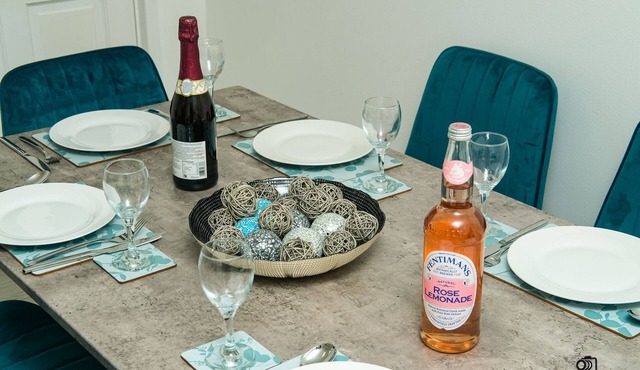 7 Guests - 3 Bedrooms - Parking - Pet Friendly
