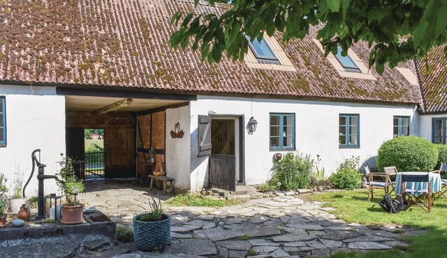 A beautiful accommodation on a farm, 10 minutes from Simrishamn.