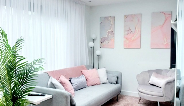 AIR CON Modern 2BR House w/Garden Near Beach