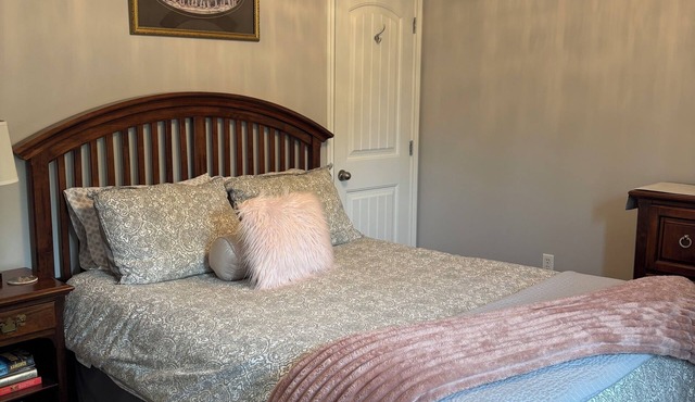 Air conditioned apartment all set for romantic get away or your work holiday!
