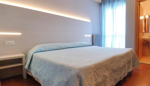 Air Hotel