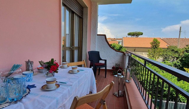 Apartment in Torre Del Lago Puccini with 2 bedrooms sleeps 5