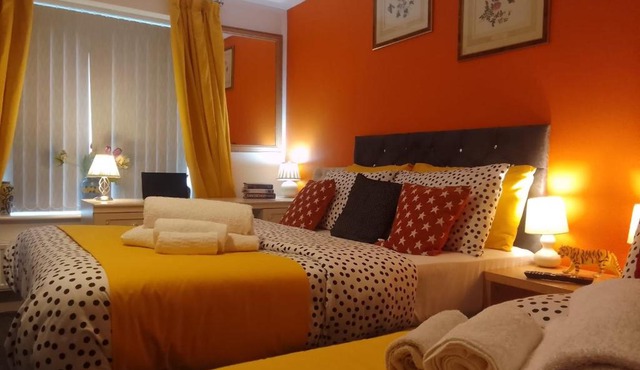 Apartment Sleeps 10 - Pets Parking Ev Charging