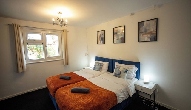 Apt in Central Location - Free Parking