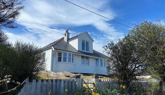 ARFRYN, pet friendly, character holiday cottage in Bull Bay