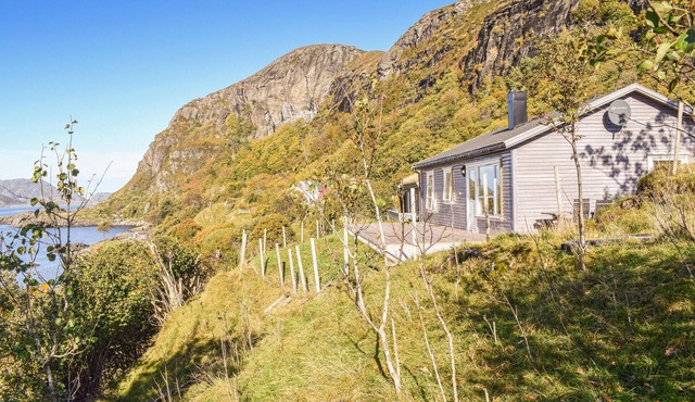 Awesome home in Tansøy with house a mountain view