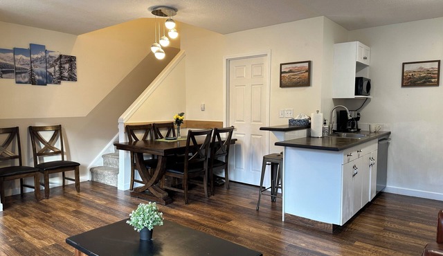 Banff Boundary Lodge Mountain View 2Brms Townhouse