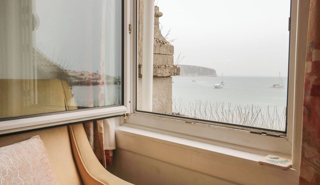 BAY VIEW, romantic, country holiday cottage in Swanage