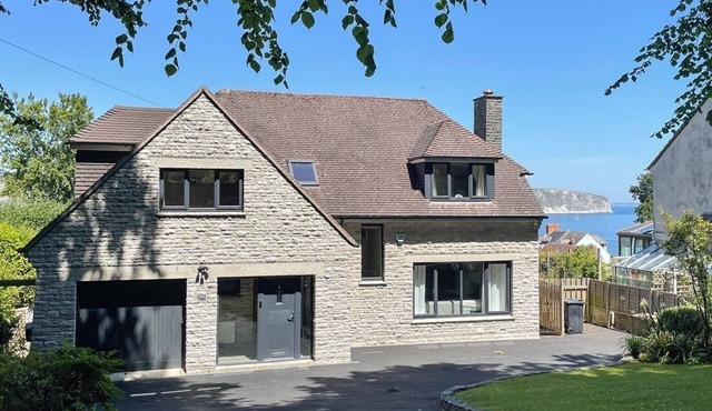 Bay View | Swanage sea view, walk to beach, sleeps 9, dog friendly, hot tub