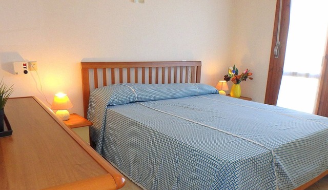 Beachfront! Beautiful apartment overlooking the beach