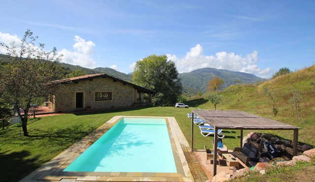 Beautiful private villa for 10 people with private pool, WIFI, TV and terrace