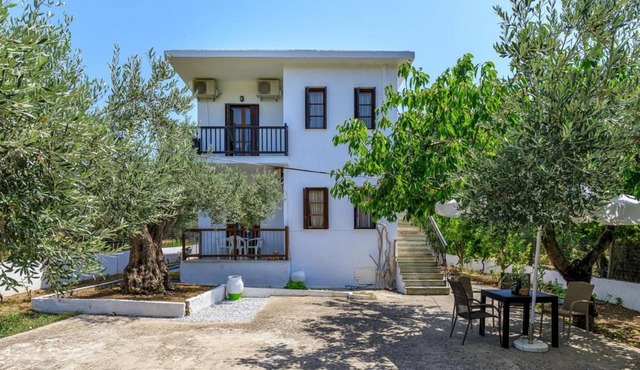 Beautiful apartment in Stafylos close to the beach