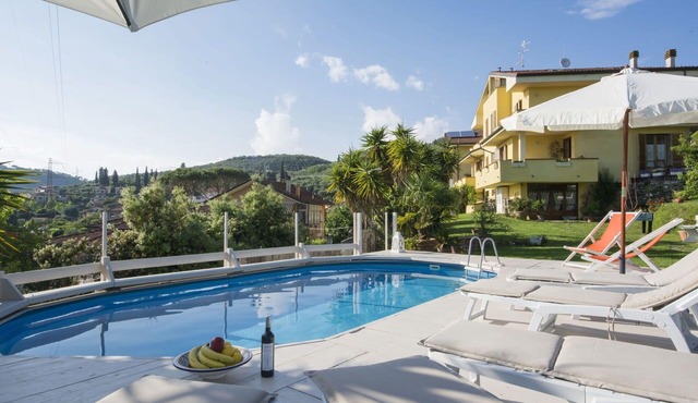 Beautiful villa with private pool, WIFI, TV, terrace and pets allowed, close to Viareggio