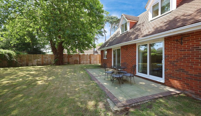 Birdham Cottages Two - 2 Bedroom chalet bungalow within short walk of the beach