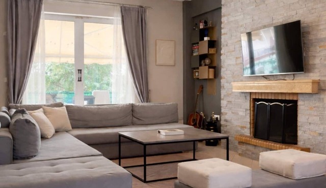 Bright 80sqm Apartment Glyfada - Sleeps 4 by MPS