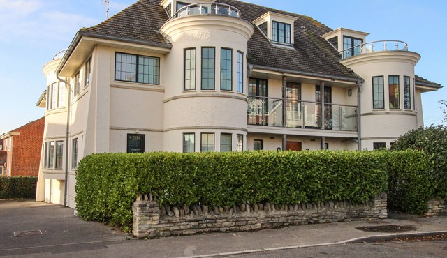 BROADLEYS, family friendly, character holiday cottage in Swanage