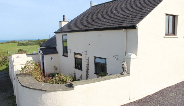 CAPEL ZION, pet friendly, country holiday cottage in Amlwch