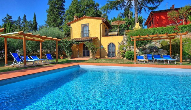 Casa Rossa 7 - Apartment with swimming pool